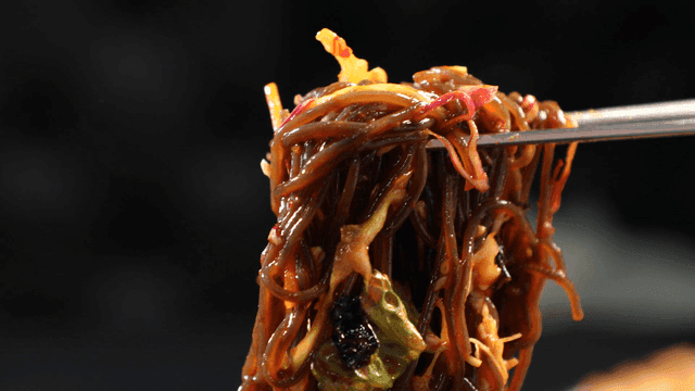 Bibim Makguksu picked up with chopsticks