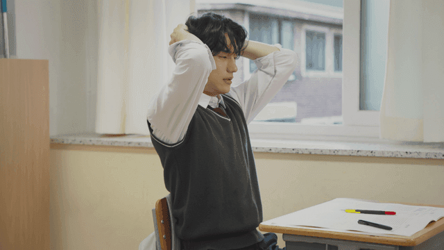 시험을 보다가 뒷목을 잡는 학생