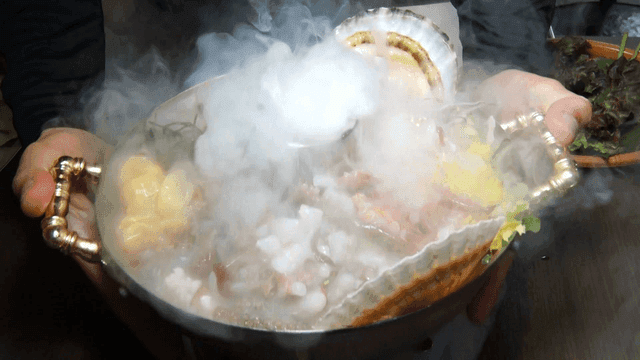 신선한 채소와 해산물 요리