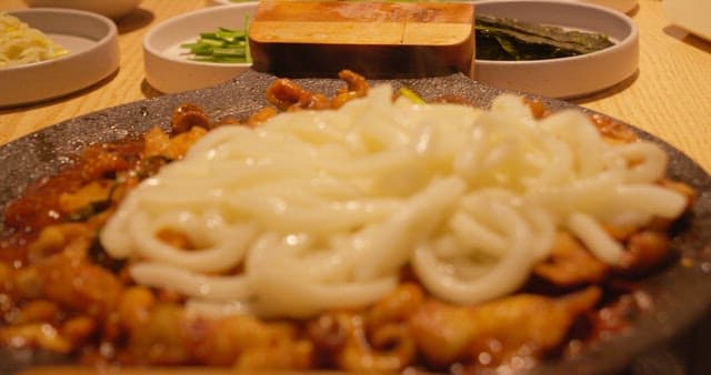 쭈꾸미볶음과 잘 섞이는 우동면