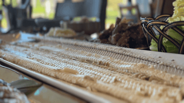 식탁 위에 가지런히 놓인 순살 갈치구이