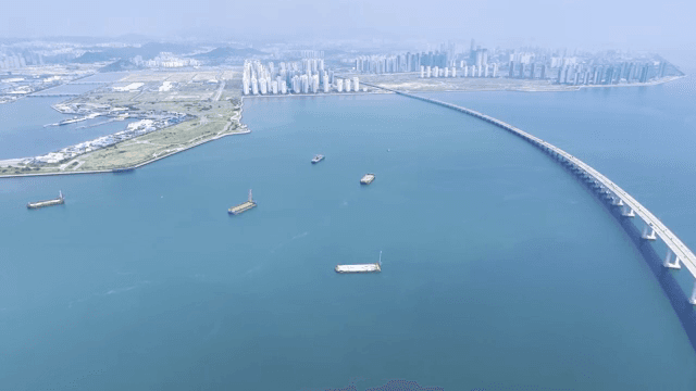 Cityscape with vast sea and ships