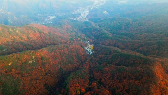Panoramic view of a mountainous region with autumn foliage