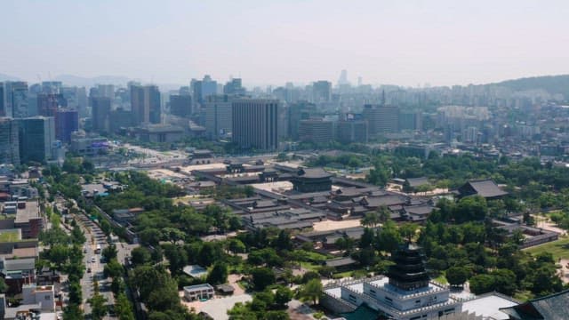 Gyeongbokgung Palace in Harmony with a Modern City