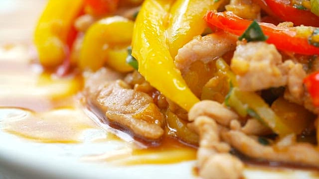 Stir-fried peppers with minced meat and vegetables