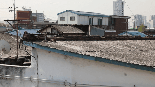 오래된 주택 지붕