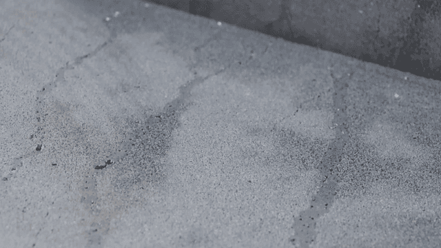 매끈한 현무암 단면