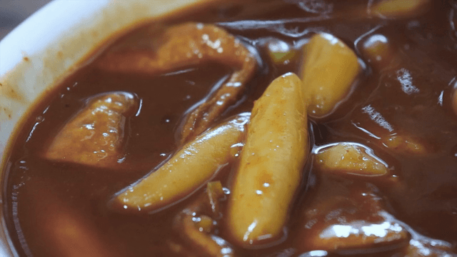 그릇에 담긴 떡볶이