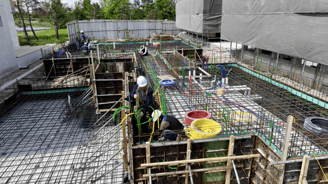 건설 현장에서 일하는 작업자들