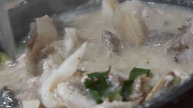 진한 국물의 순대국