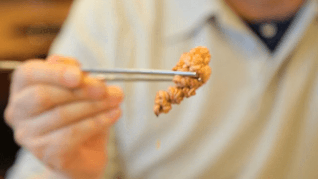 젓가락으로 잡은 한국 요리