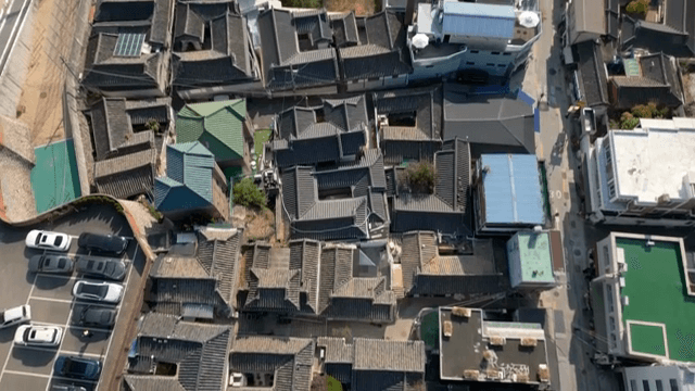 주택 지역 속 전통 한옥 항공 뷰