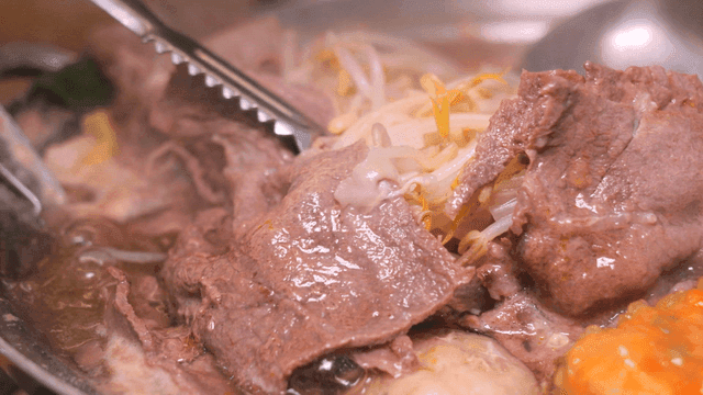 Rolled dumpling hot pot with beef and vegetables