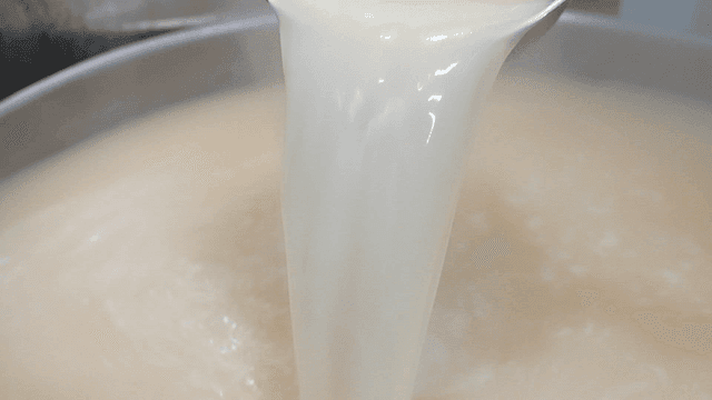 Pot into which broth in ladle is poured
