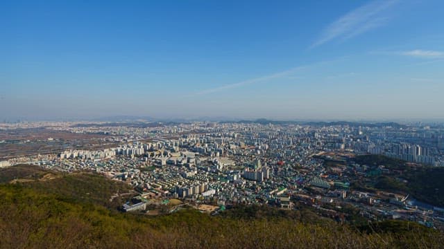 산에서 바라본 도시 경관의 시간대별 변화