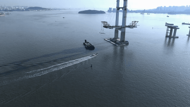 Bridge construction over a wide sea