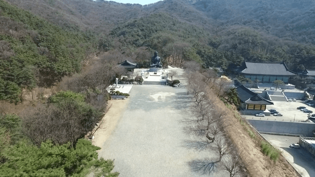 산속의 고요한 사찰