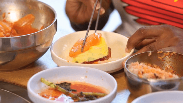 김치와 함께 먹는 계란말이