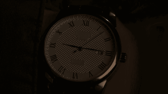 시계바늘이 꺼꾸로 움직이는 손목시계