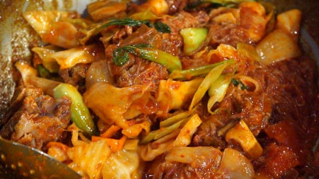 Spicy braised pork backbone with vegetables and glass noodles