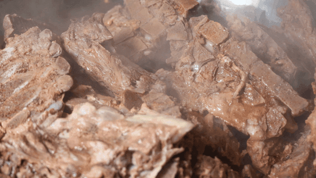 Steaming pork ribs in Gamjatang from pot