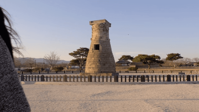 공원에 있는 고대 석조 천문대