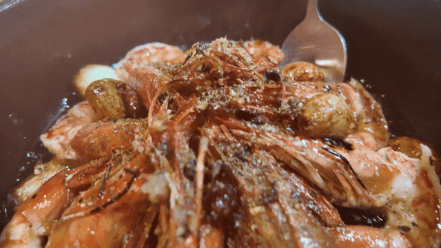 Gambas with seasoned shrimp and garlic