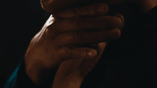 Prisoner strangling himself