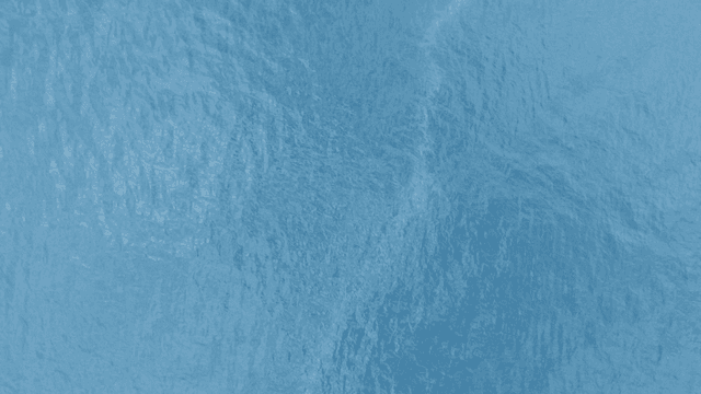 잔잔한 파도의 고요한 바다 표면