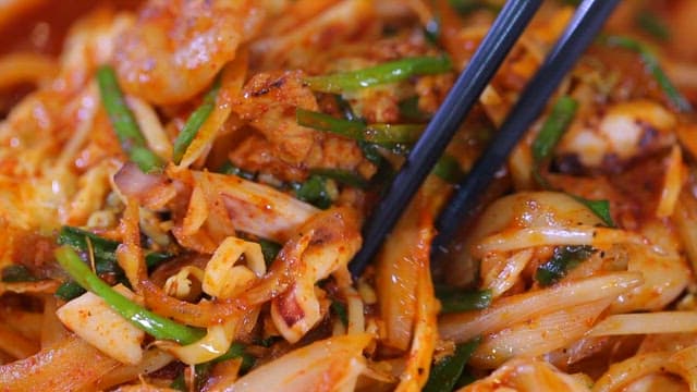 Spicy stir-fried Jjamppong with plenty of squid and vegetables