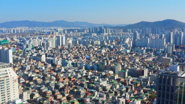 건물이 빽빽하게 있는 광활한 도시 전경