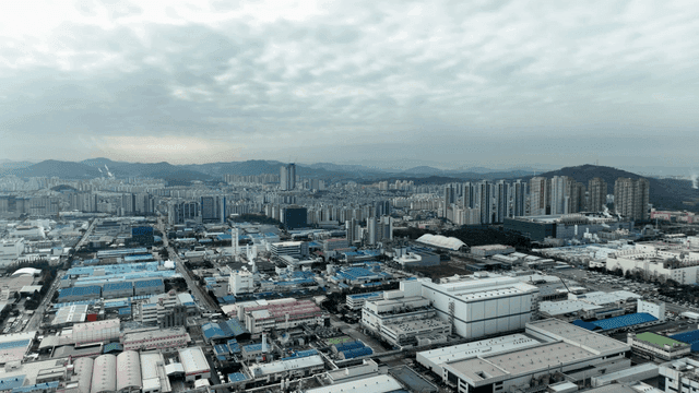 산업 지역이 있는 광활한 도시 풍경