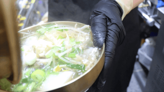 놋그릇에 부어진 대구탕