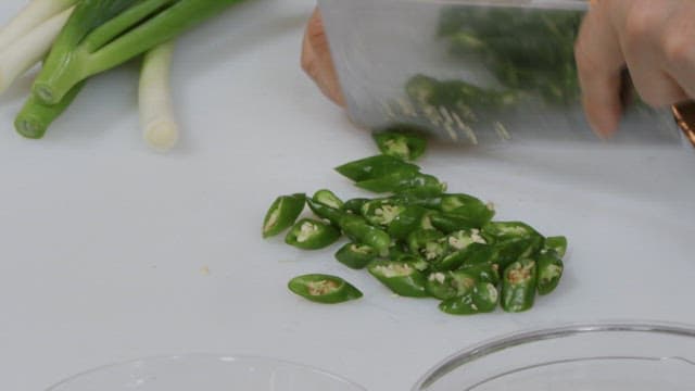 Spicy stew with sliced ​​Cheongyang peppers boiling