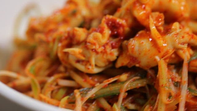 파채와 아귀포가 함께 들어간 골뱅이무침