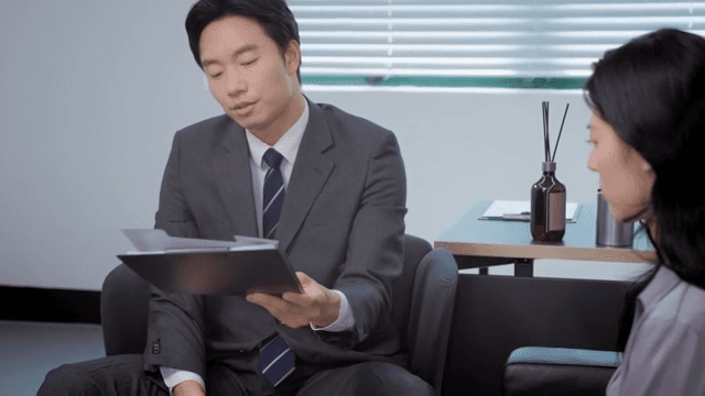 집중적인 토론이 있는 사무실 회의