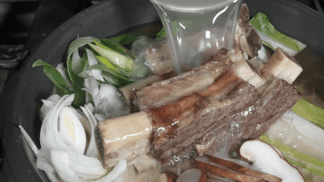 Galbi Jeongol with fresh vegetables and broth poured over it