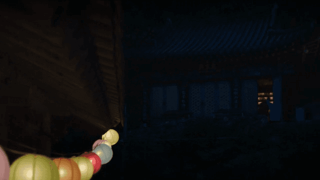 사찰에 걸린 다채로운 등불