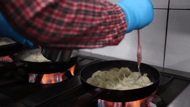 Cooking dumplings on a gas stove