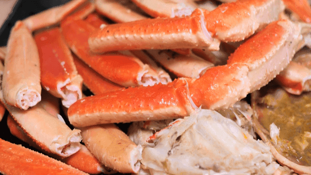 Plate of freshly cooked steamed snow crab legs