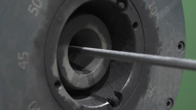 작동 중인 산업 기계의 근접 촬영