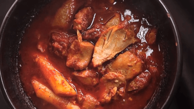 떡이 들어간 매운 찜닭