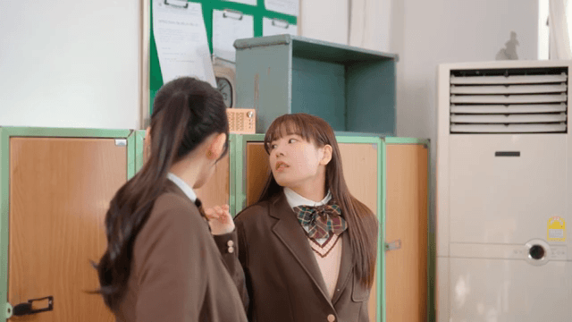 사물함에 몰래 편지 넣는걸 들킨 학생