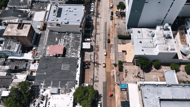 건물들이 있는 거리의 항공 뷰