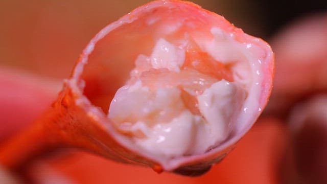 신선하고 붉은 홍게살의 클로즈업