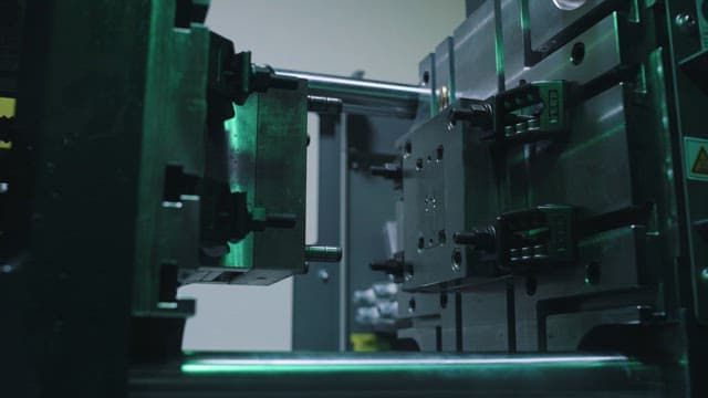 작동 중인 정밀 기계