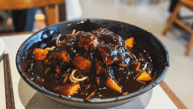 Bowl of Jajangmyeon with rich sauce