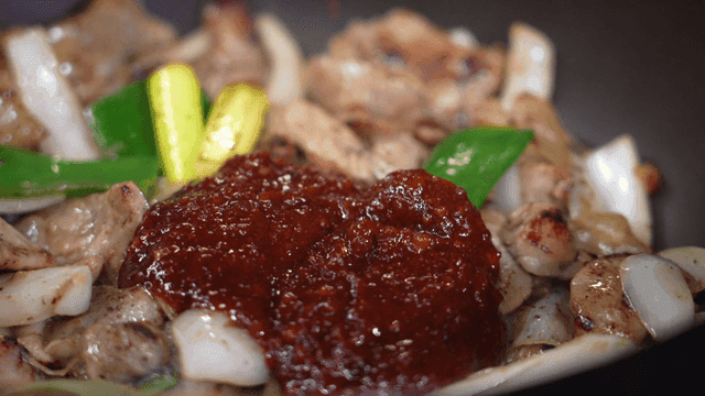 Spicy stir-fried pork with vegetables and sauce