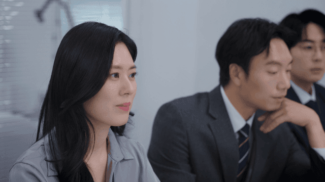 사무실에서 진행되는 면접 현장