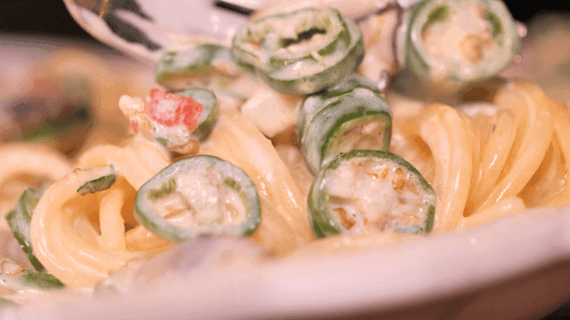 할라피뇨가 올려진 크림 파스타